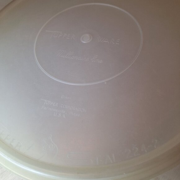 Tupperware Cake Container 256-1 Millionaire Line Seal 224-2 Storage Lid Vintage - Picture 2 of 6